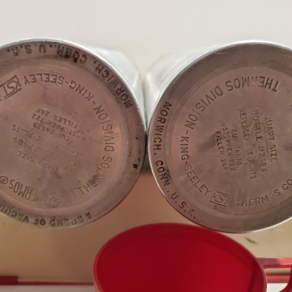 Vintage Thermos Lot W 2 Qt Sz Bottles Slide Lid Container & Drinking Cups - Picture 16 of 16